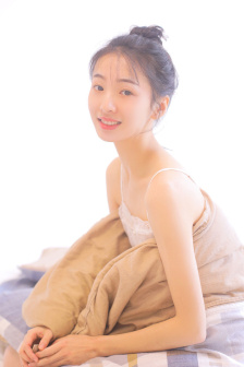 老师和学生拔萝卜的视频